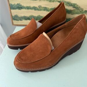 Vionic Ava Womens Loafers & Slip-Ons Toffee Brown Suede Water Repellent 8 Wide